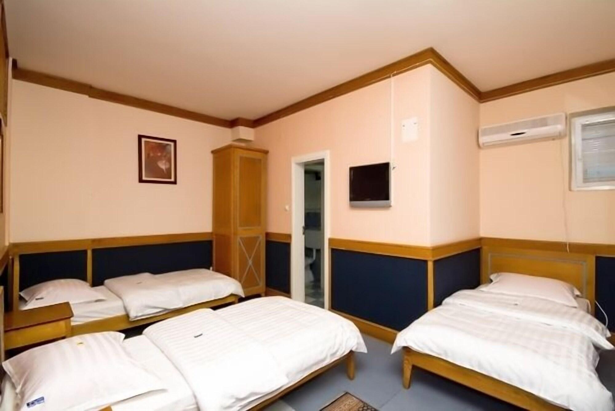 Garni Hotel Zenit Novi Sad Exterior foto