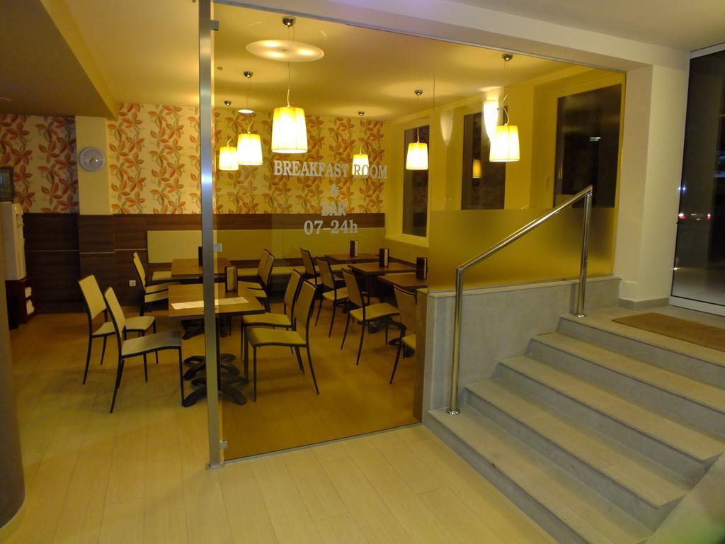Garni Hotel Zenit Novi Sad Exterior foto