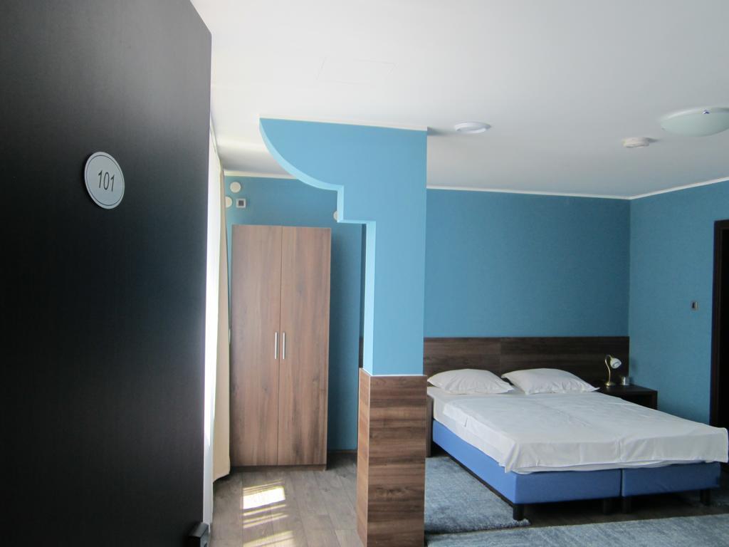 Garni Hotel Zenit Novi Sad Exterior foto