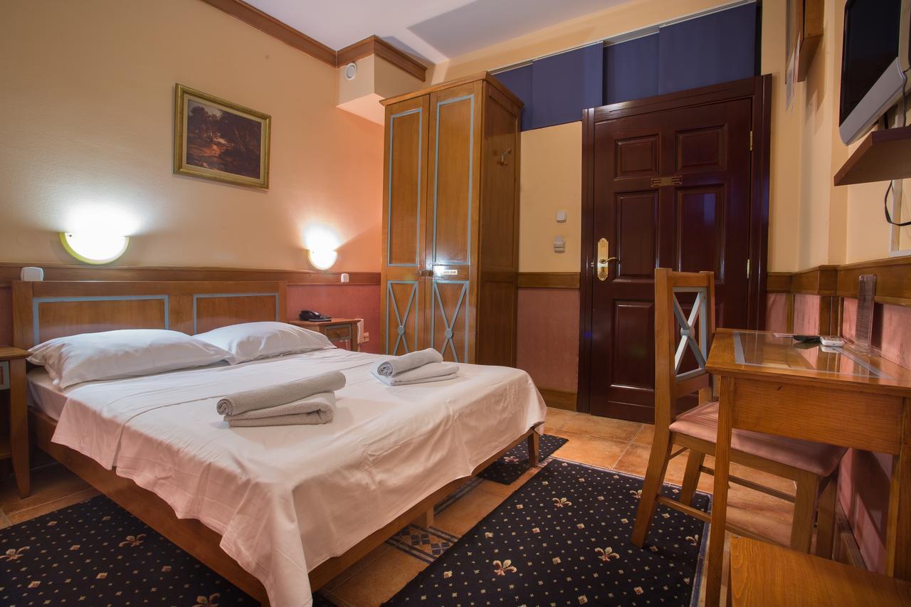 Garni Hotel Zenit Novi Sad Exterior foto