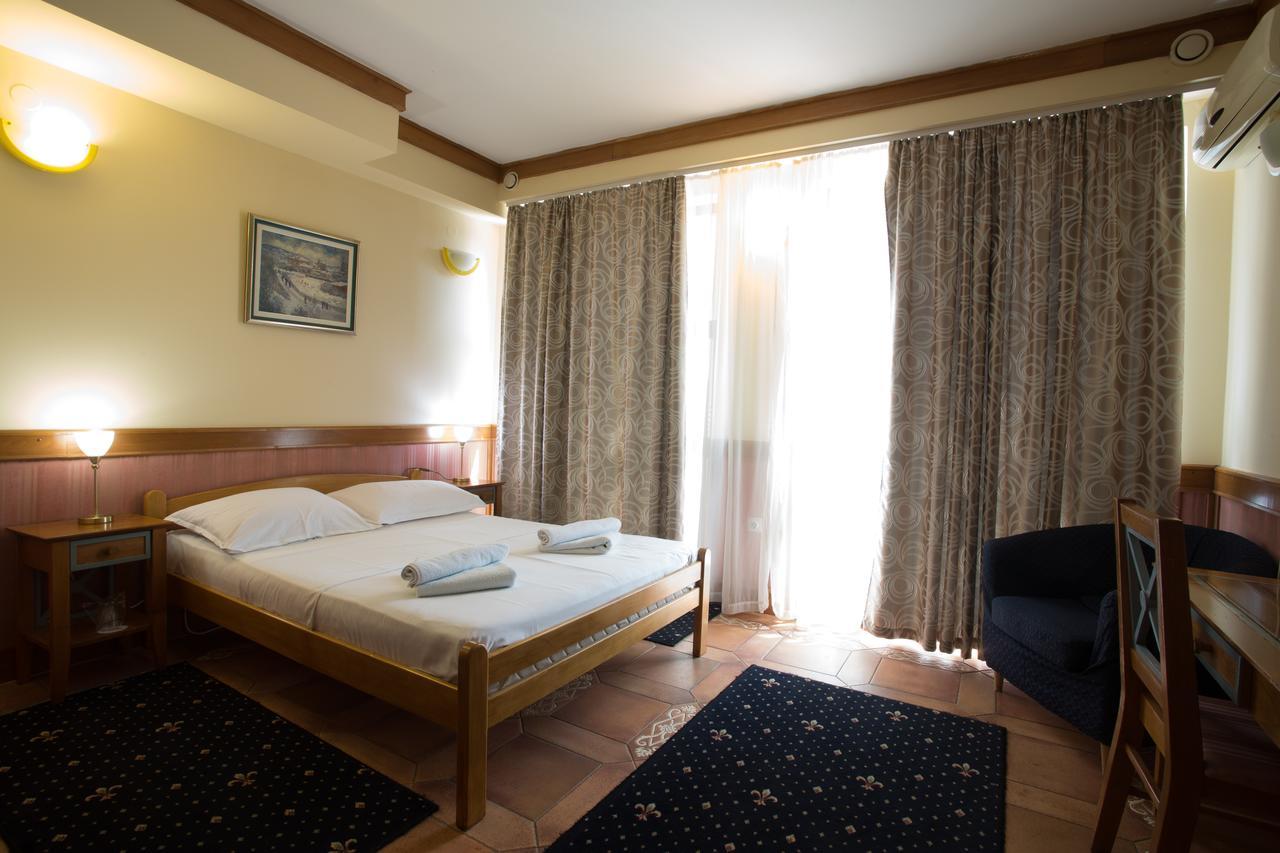 Garni Hotel Zenit Novi Sad Exterior foto