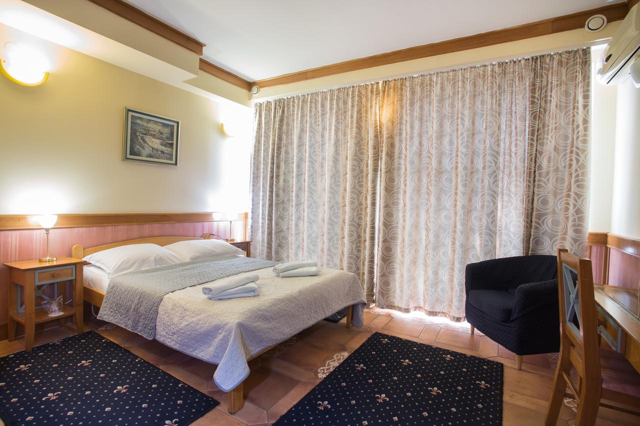 Garni Hotel Zenit Novi Sad Exterior foto